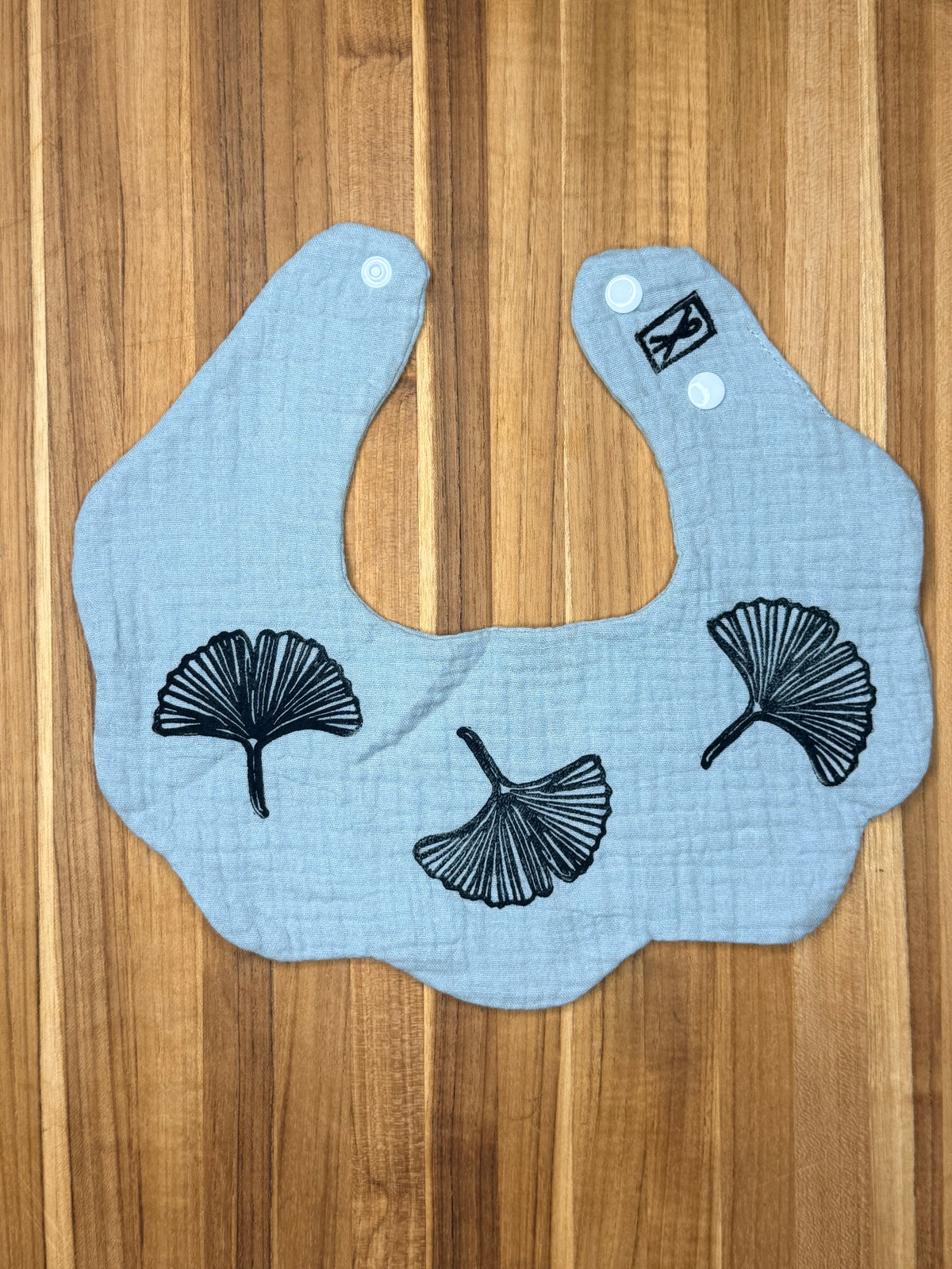 Bib - Scallop Style